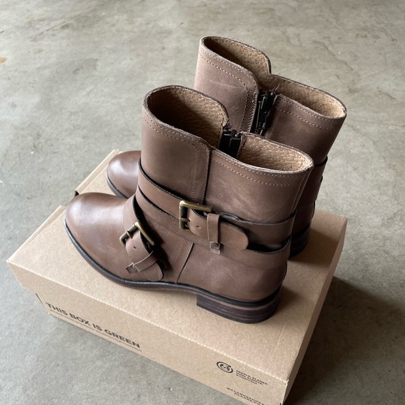 T&B Distress Pull Leather Strapped/Buckled Zip-Up Biker/Punk Boots 7 Womens - Picture 2 of 8